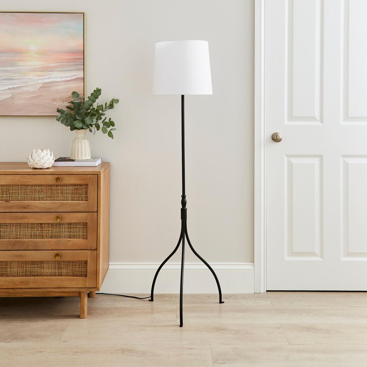 Classic Tripod Floor Lamp Black – image 1