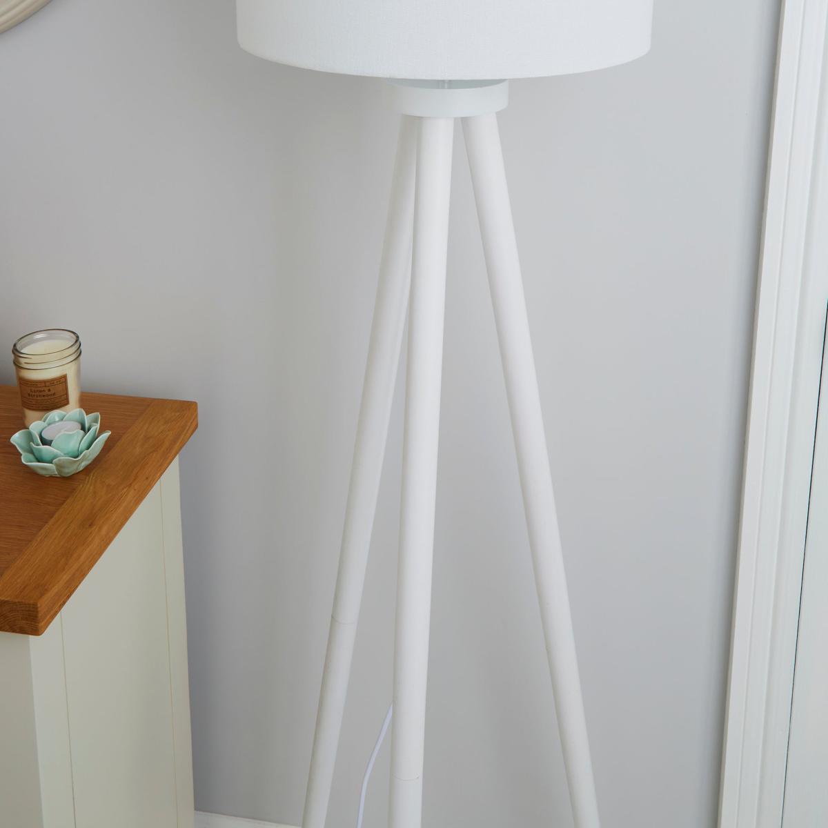 Jandia Wooden Tripod White Floor Lamp White – image 3