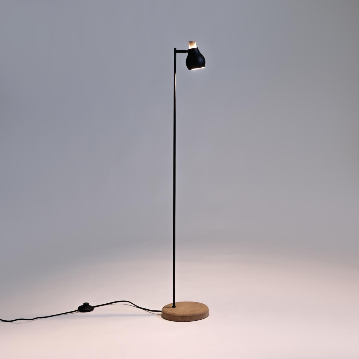 Hikaeme Reading Lamp in Metal and Oak – image 2