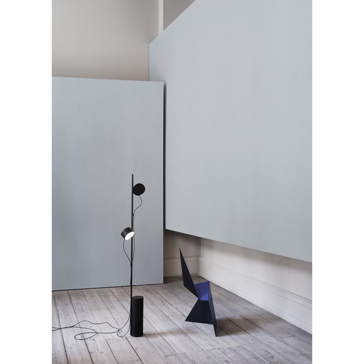 Post Floor lamp - / LED - 2 adjustable magnetic spotlights by Muuto Black – image 5