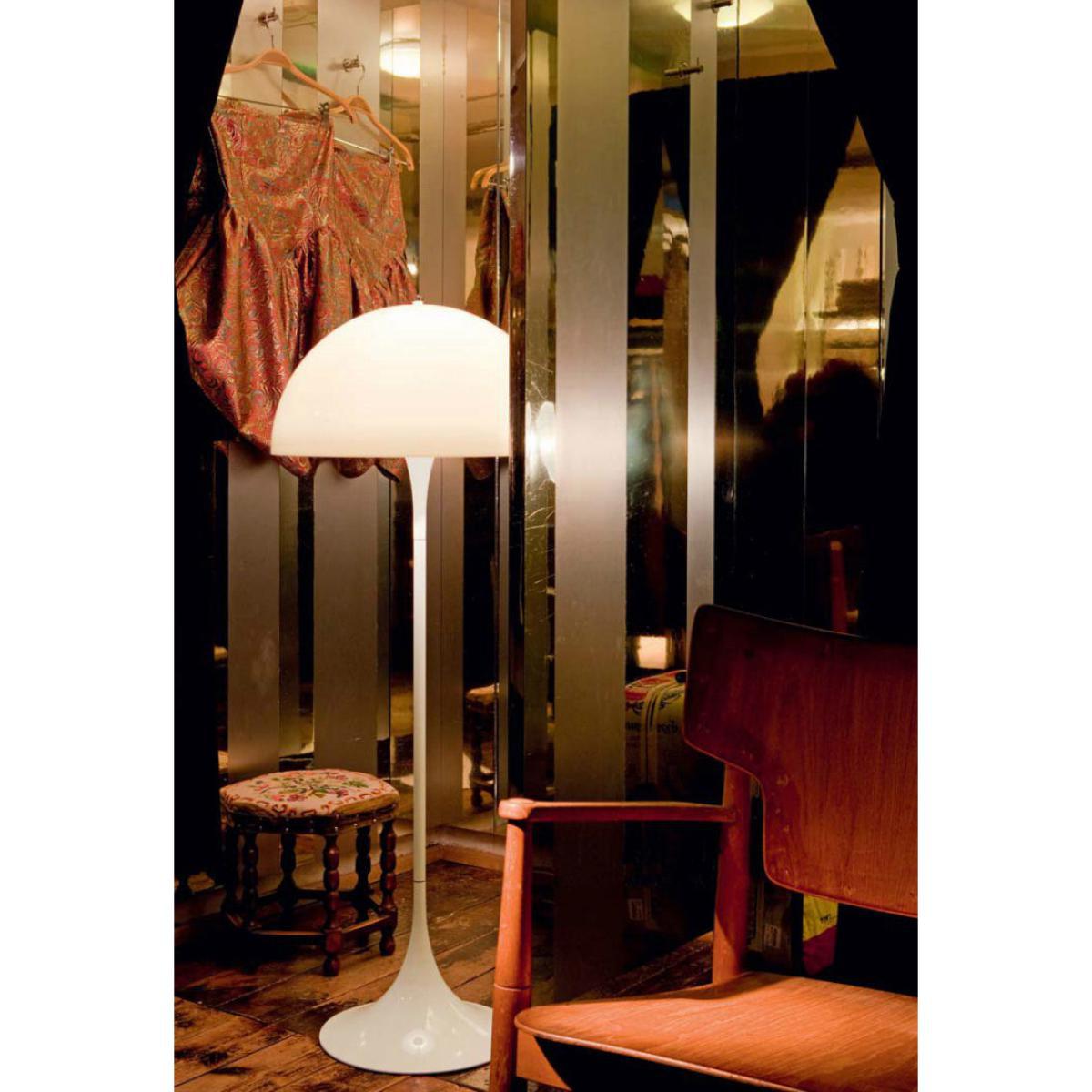 Panthella Floor lamp - H 130,5 cm by Louis Poulsen White – image 2