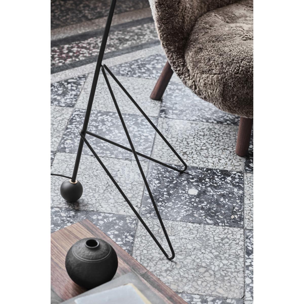 Tripod HM8 Floor lamp - / 1953 model by &tradition Black – image 5