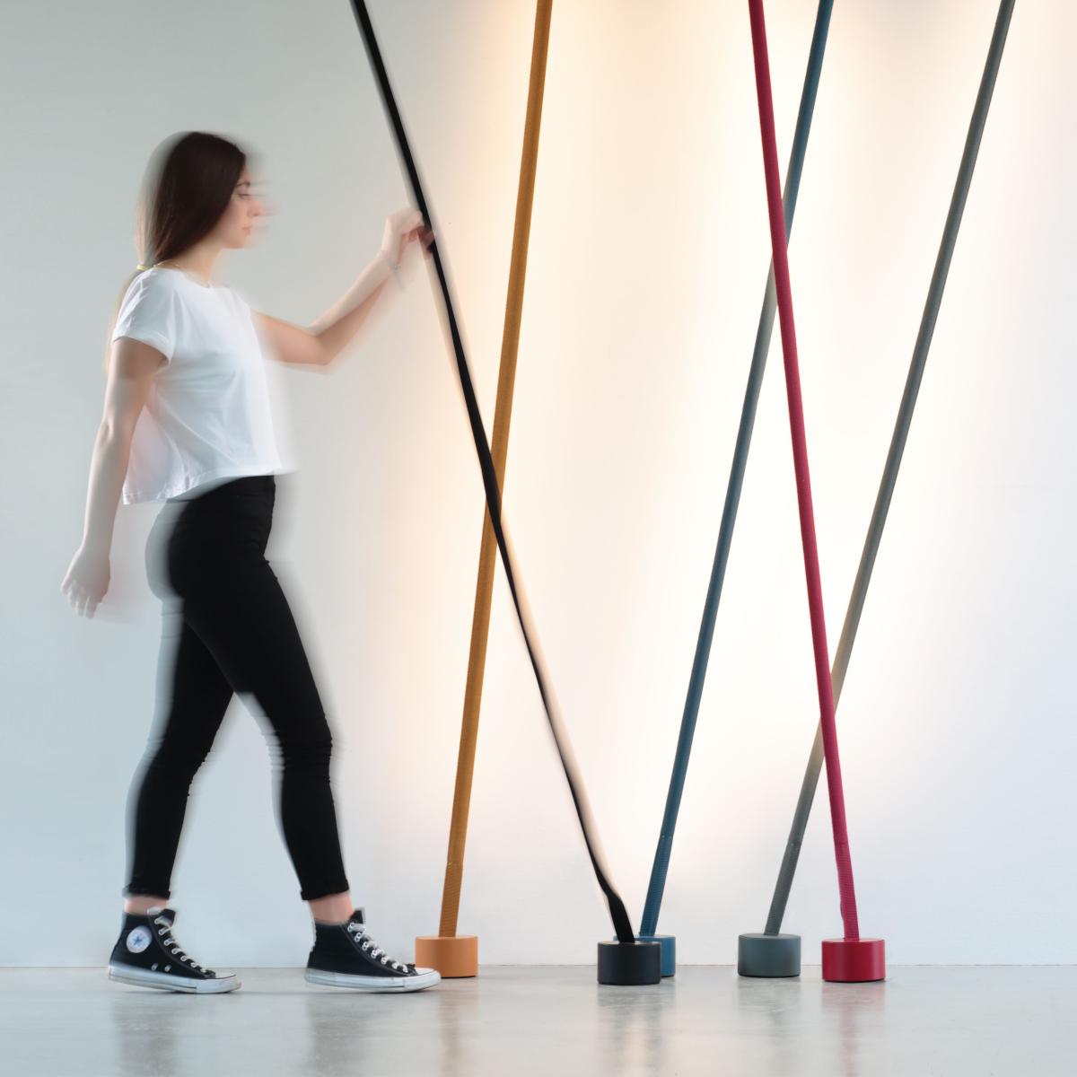 Floor lamp Elastica LED textile / Fabric light strip stretched between floor and ceiling. - Martinelli Luce – image 2