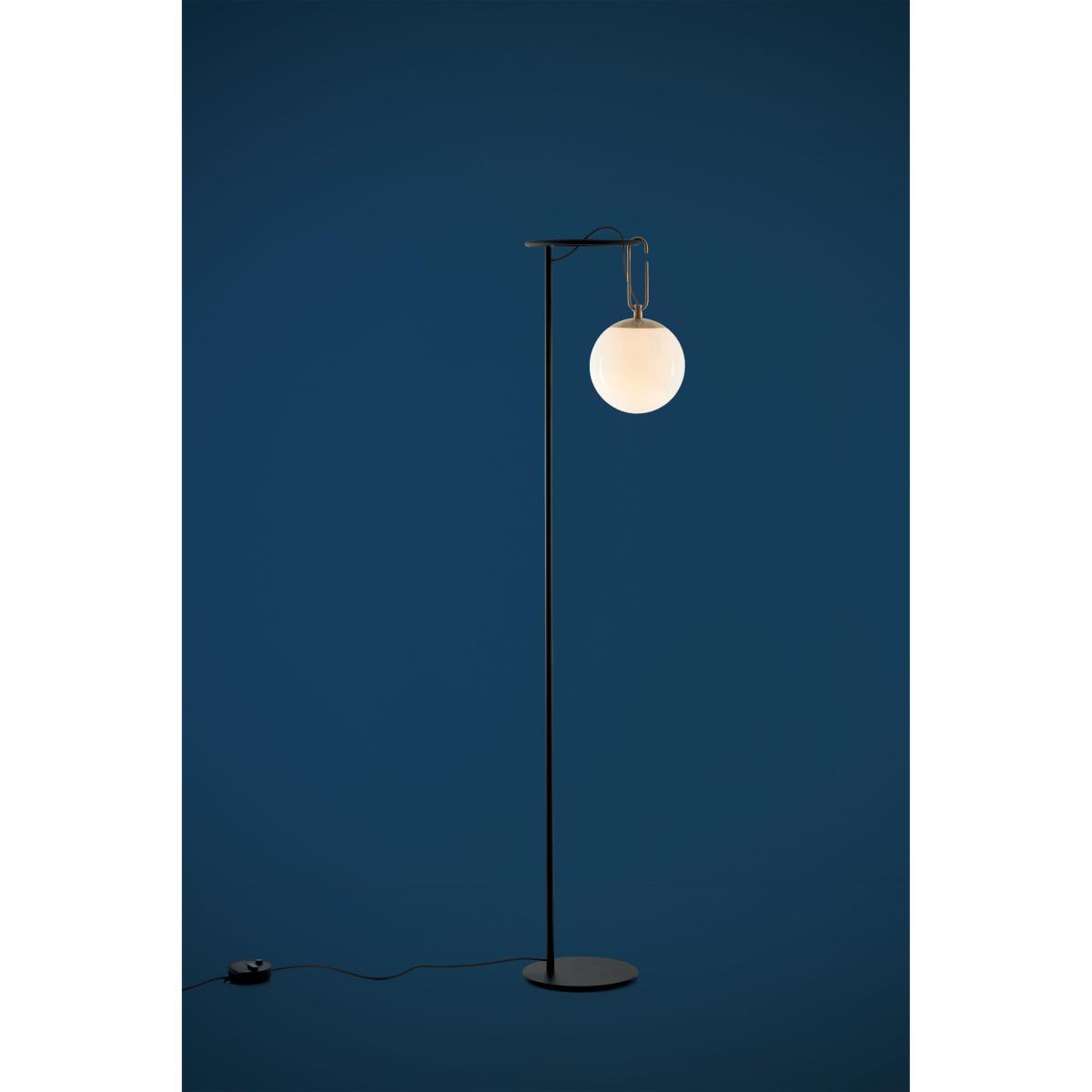 nh 22 Floor lamp - / Blown glass & metal Globe Ø 22 cm by Artemide White/Black – image 3