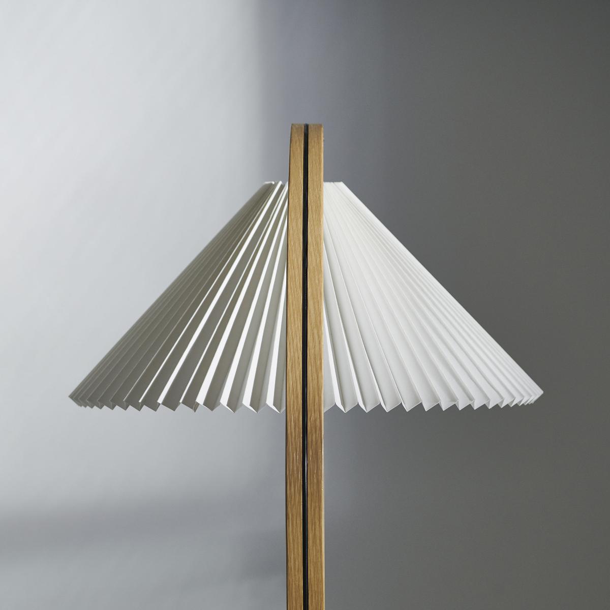 Timberline Floor lamp textile white natural wood / 1970s relaunch - Gubi – image 3