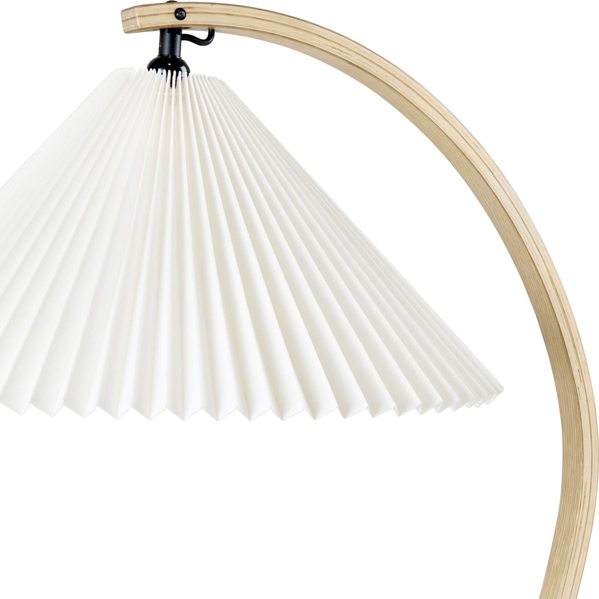 Timberline Floor lamp textile white natural wood / 1970s relaunch - Gubi – image 4