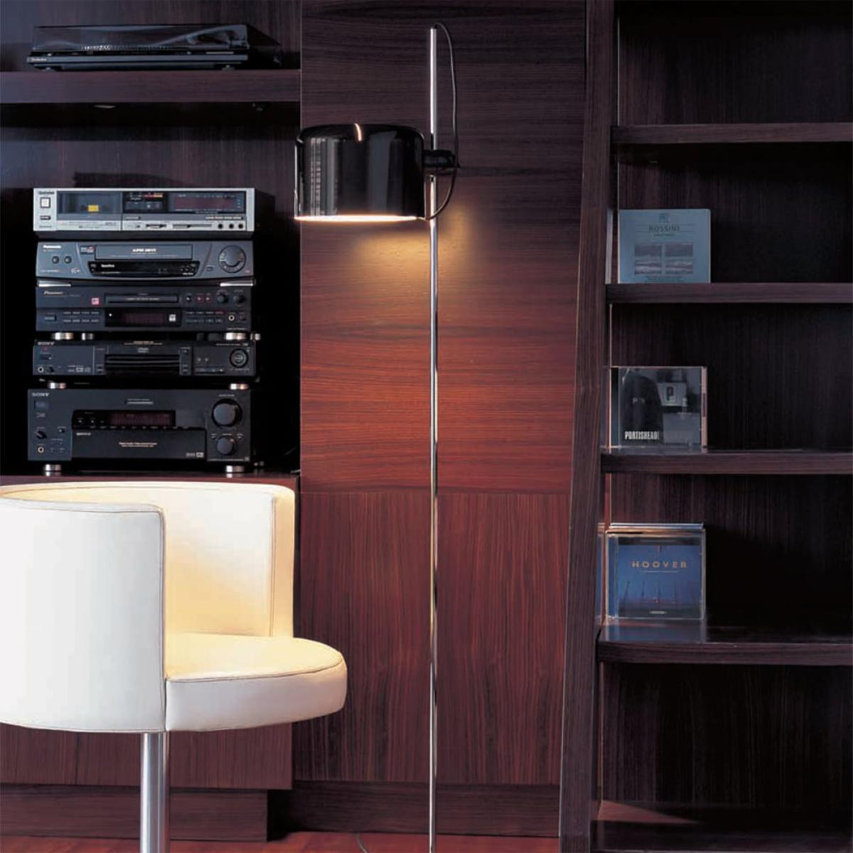 Oluce Coupé 3321 floor lamp Black chrome stand – image 2