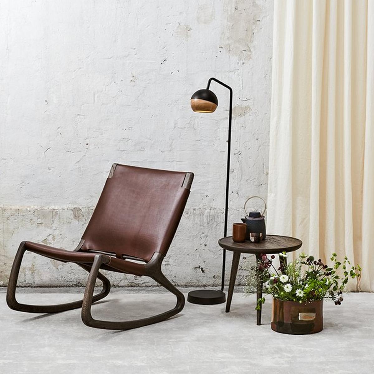 Mater Ray floor lamp white oak detail on screen – image 2
