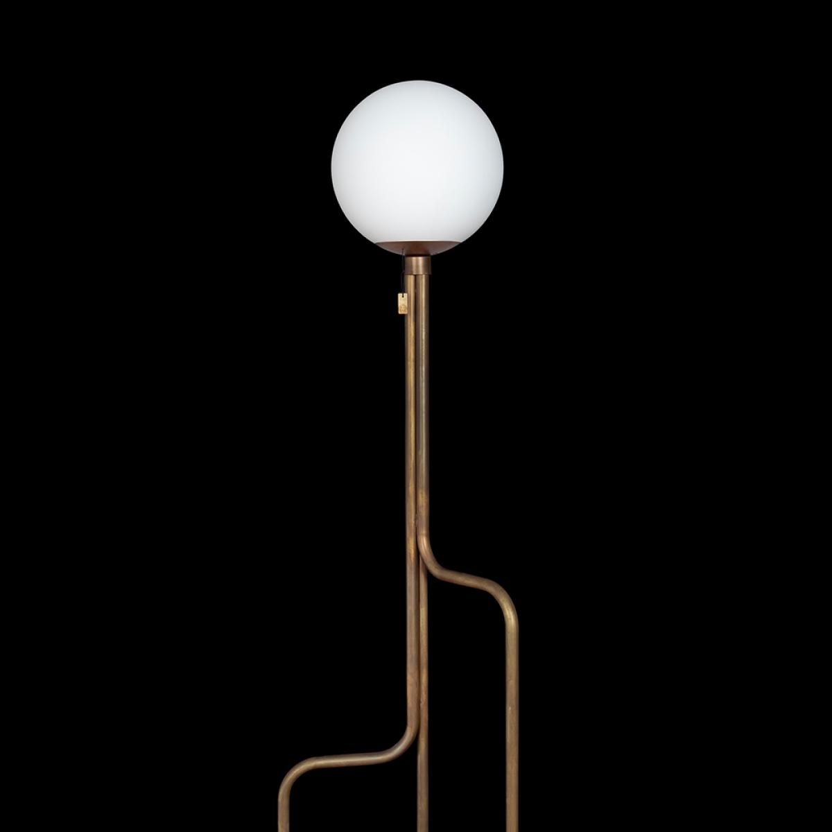 Konsthantverk Strapatz floor lamp Raw brass/matte white – image 2