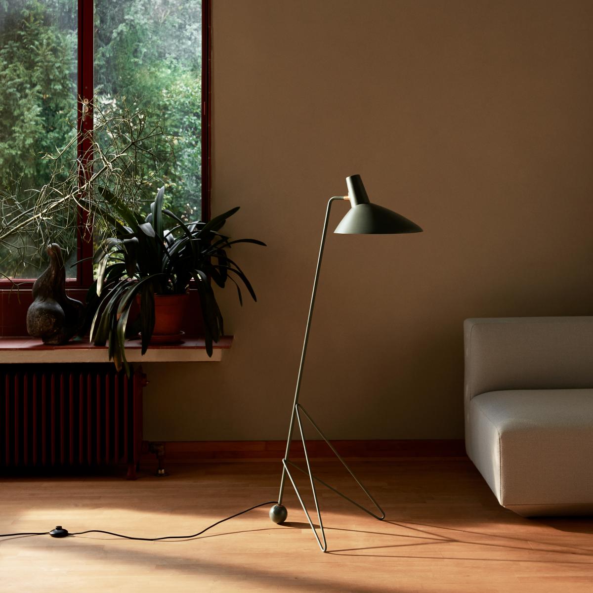 &Tradition Tripod floor lamp HM8 Moss – image 3