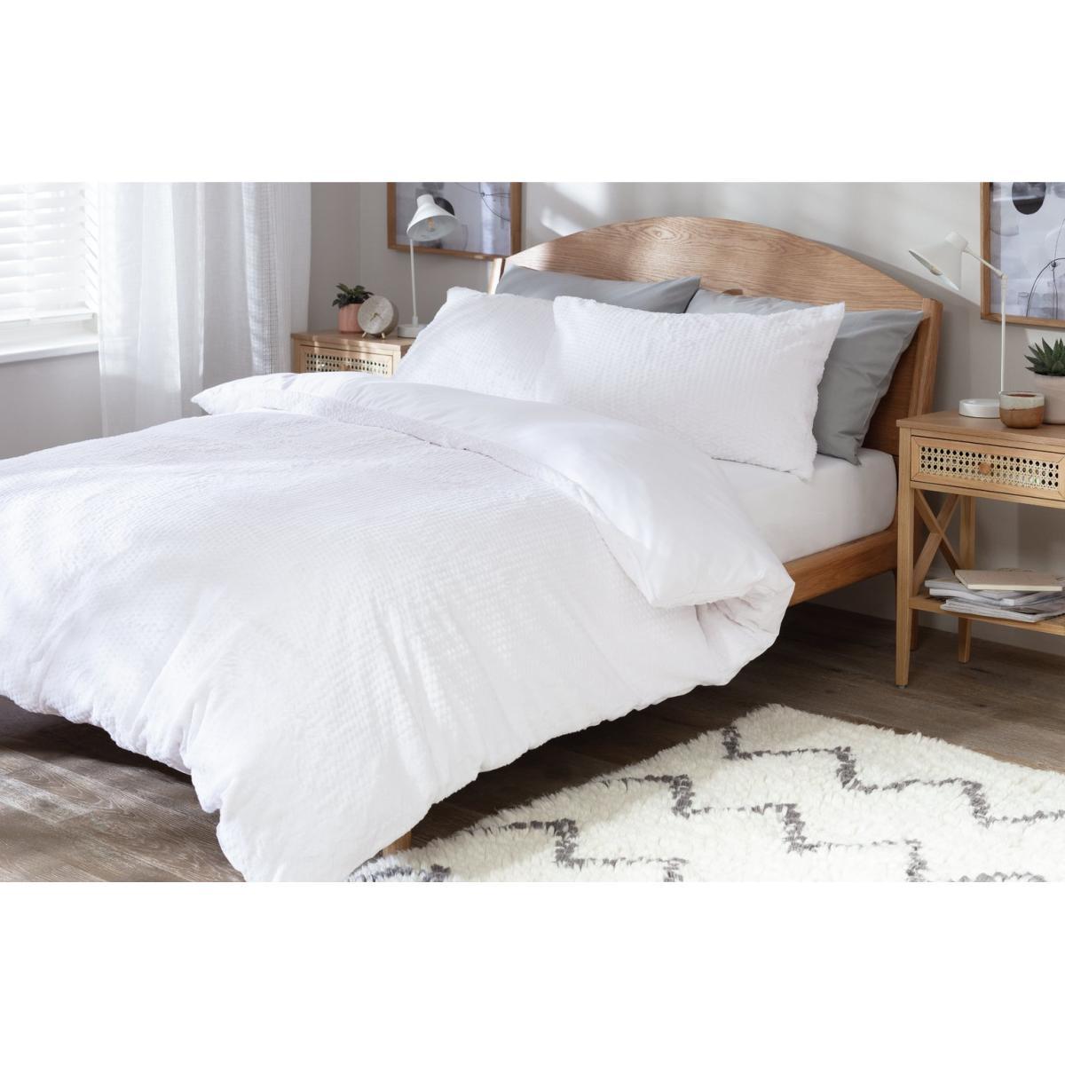 Habitat Dots Fur White Bedding Set - Double – image 2