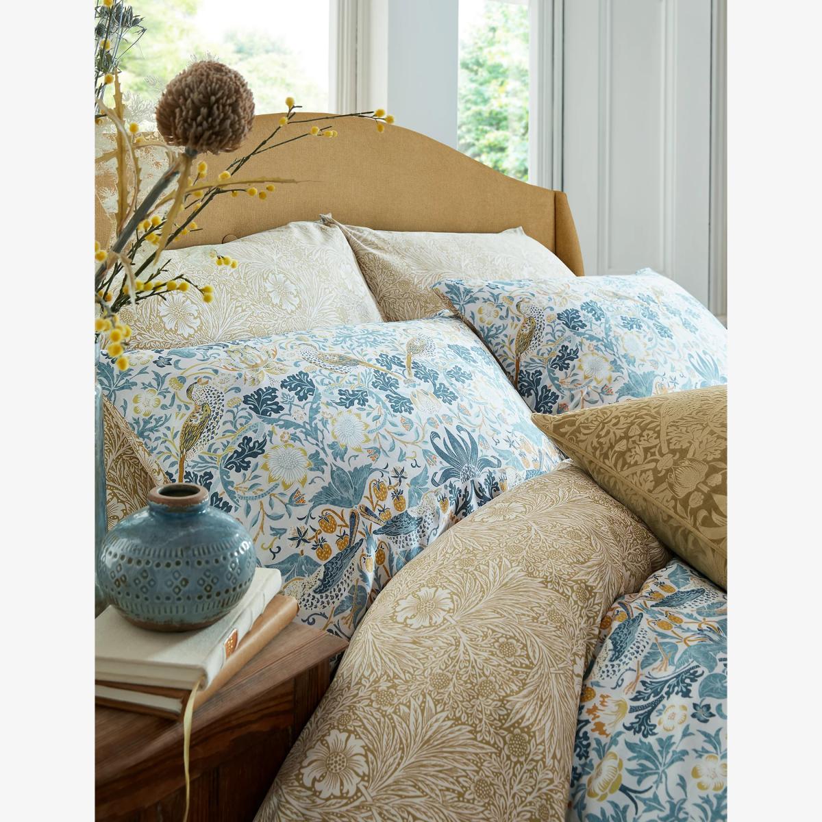 William Morris At Home Pure Cotton Strawberry Thief Bedding Set - DBL - Ochre, Ochre – image 1