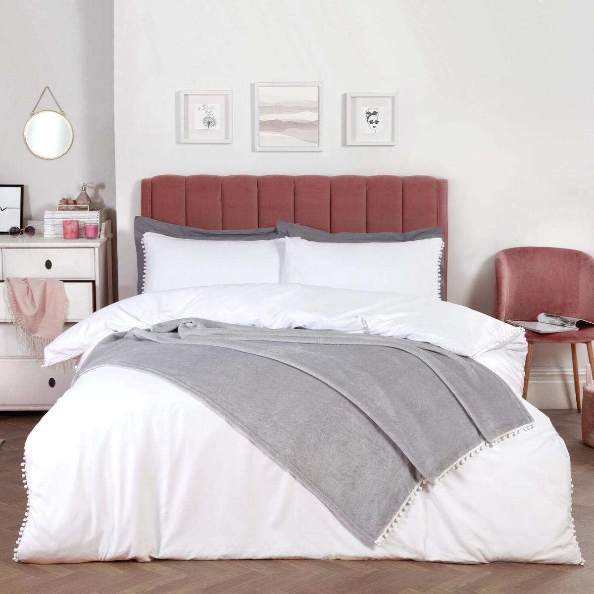 Dreamscene Pom Pom Trim Duvet Cover with Pillowcase Bedding Set - White / Double – image 6