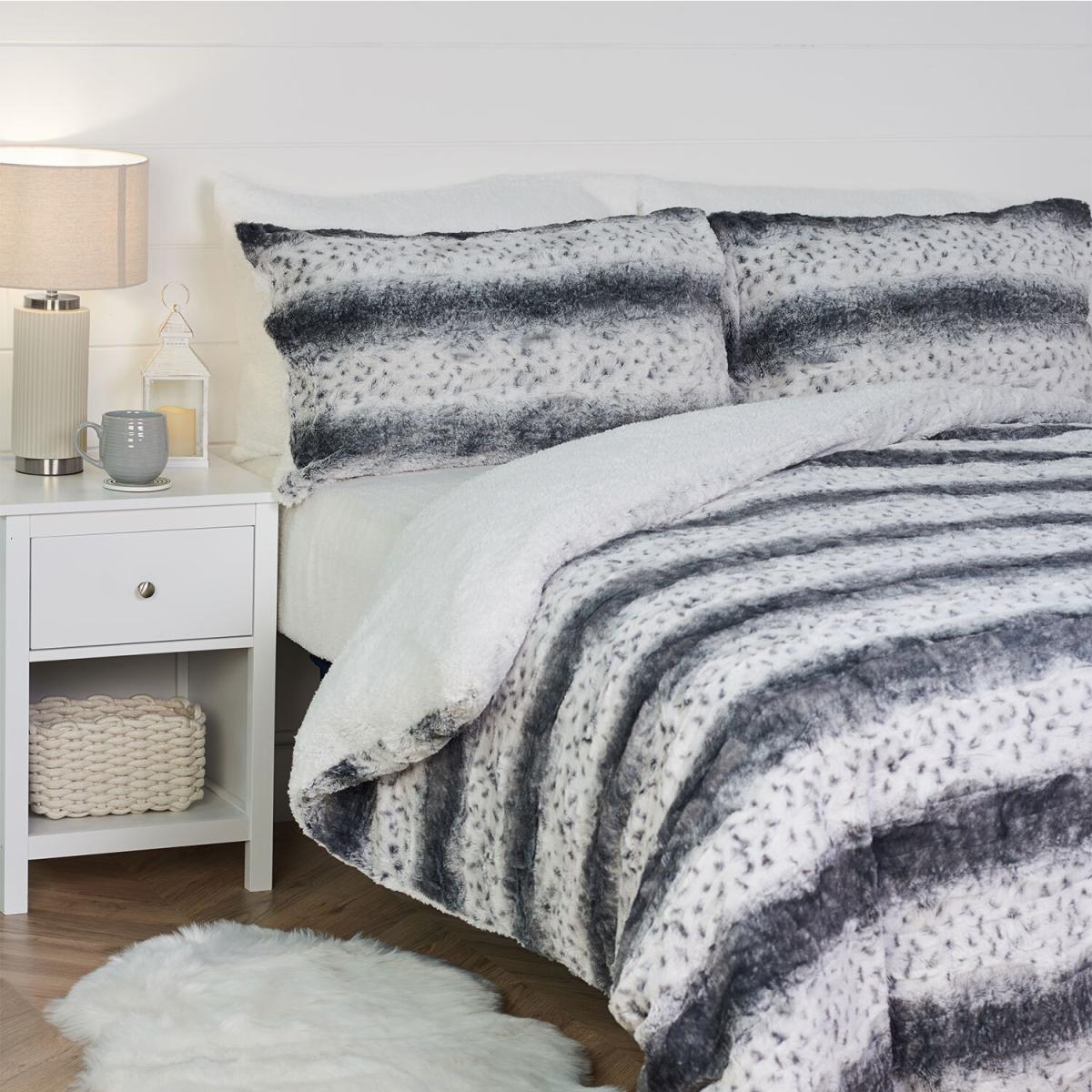 Faux Fur Duvet Cover and Pillowcase Set - Grey / Double – image 4