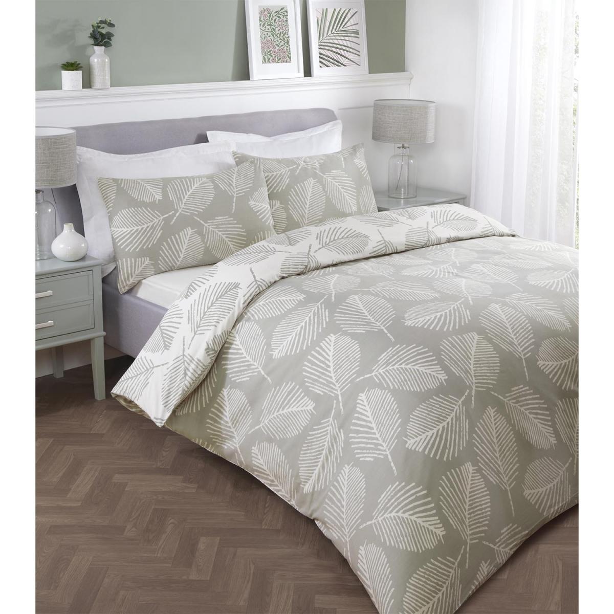 Falling Leaves Duvet Cover and Pillowcase Set - Green and White / Double – image 2