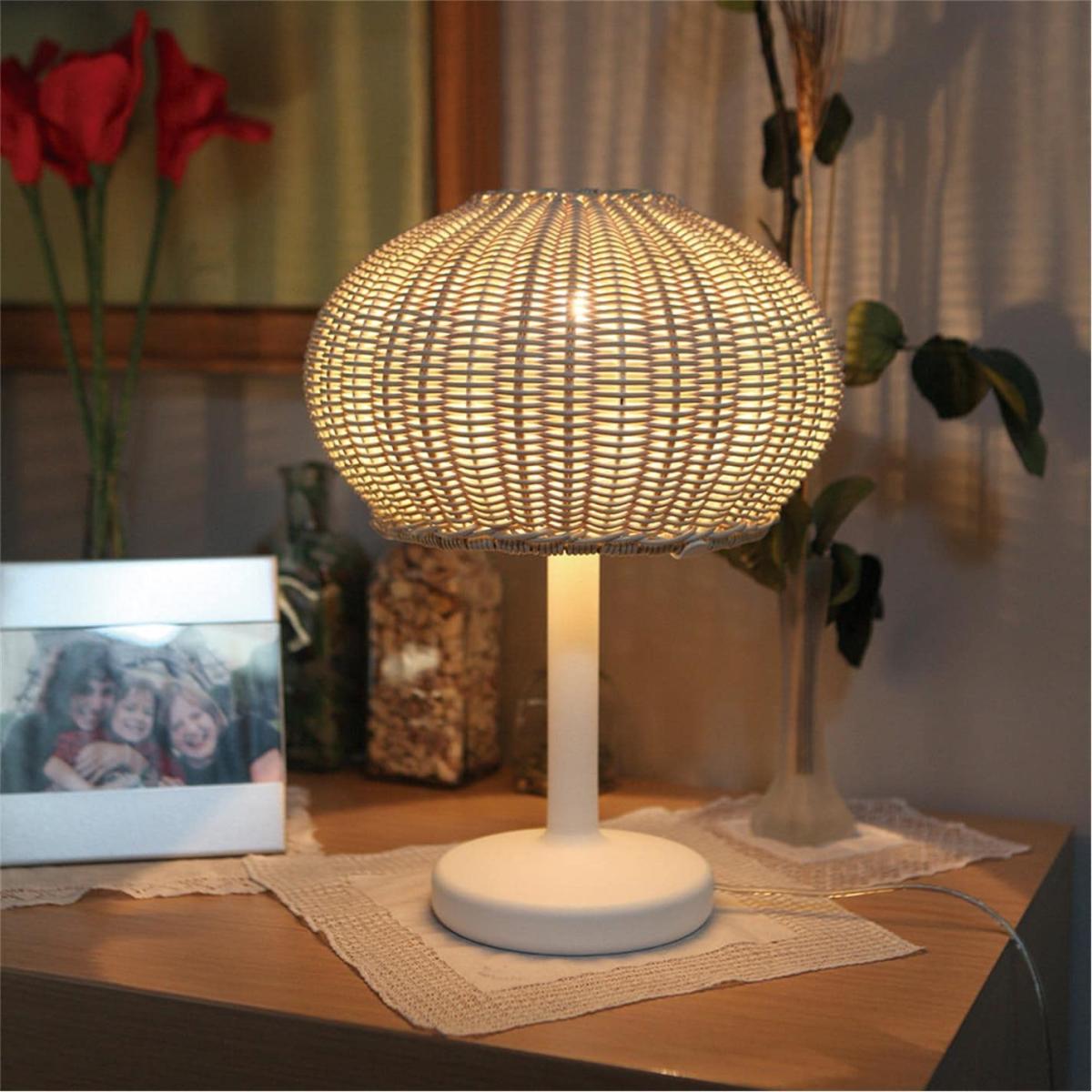 Garota Rattan Table Lamp – image 5