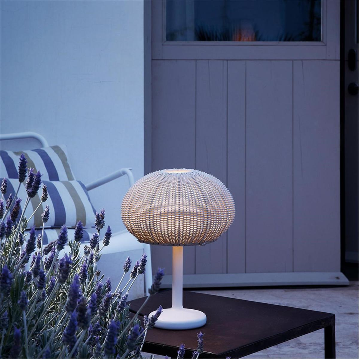 Garota Rattan Table Lamp – image 1