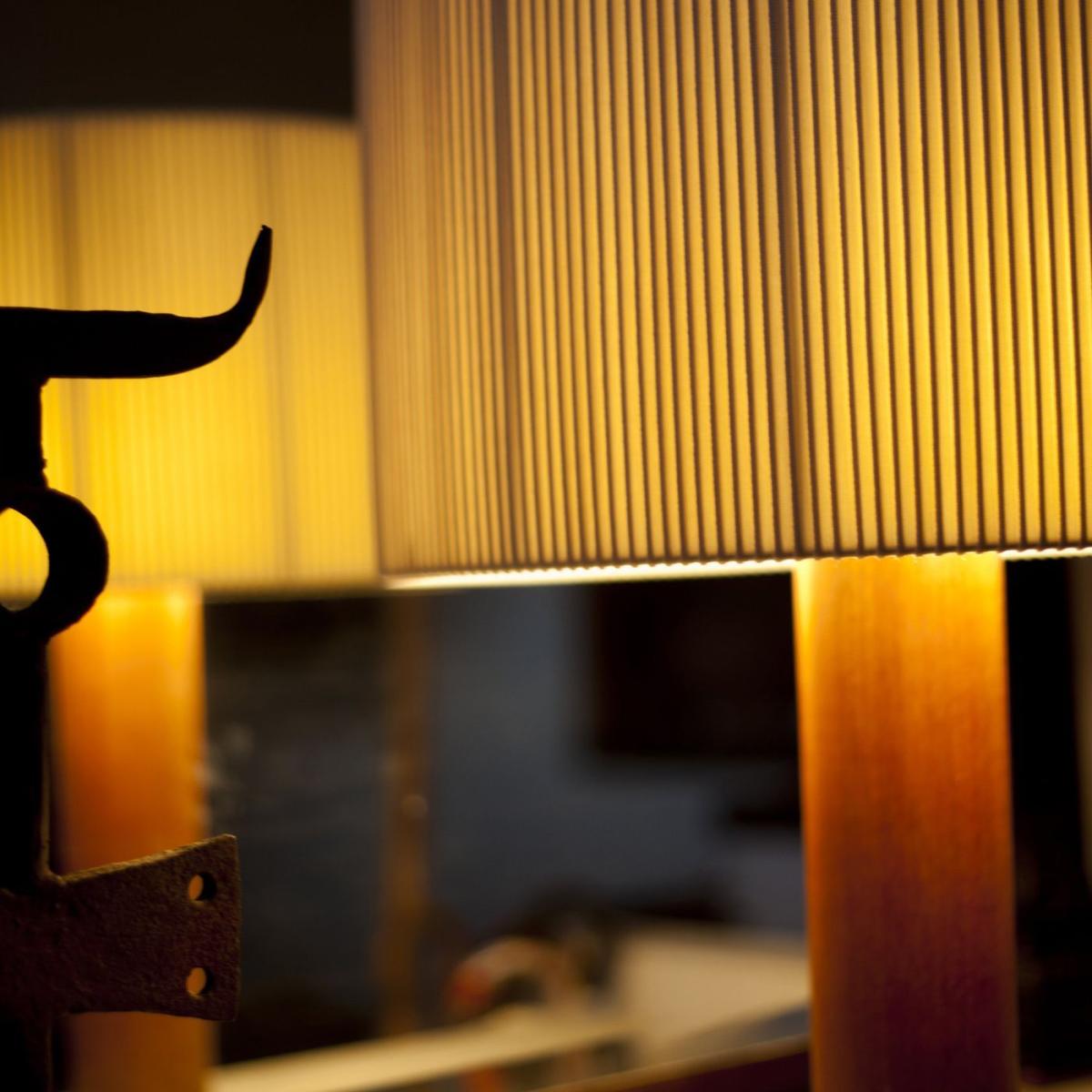 Moragas Table Lamp with Sapeli Wooden Leg - EU Plug – image 3