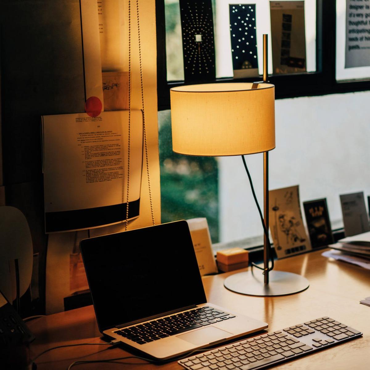 TMD Table Lamp - UK Plug – image 2