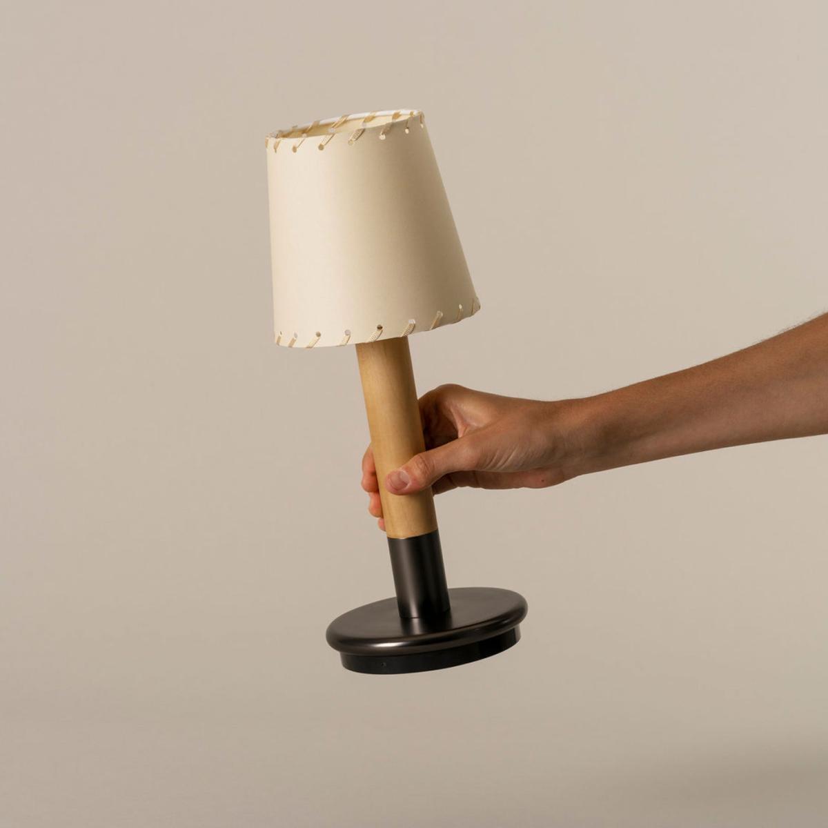 Stitched Beige Parchment Básica Mínima Batería Table Lamp – image 3