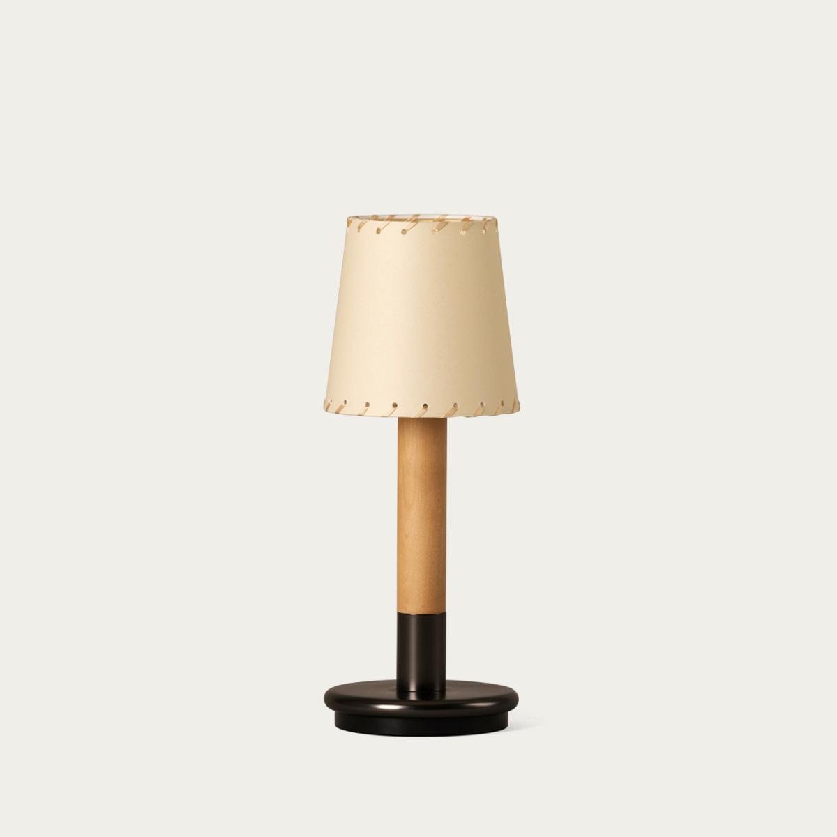 Stitched Beige Parchment Básica Mínima Batería Table Lamp – image 1