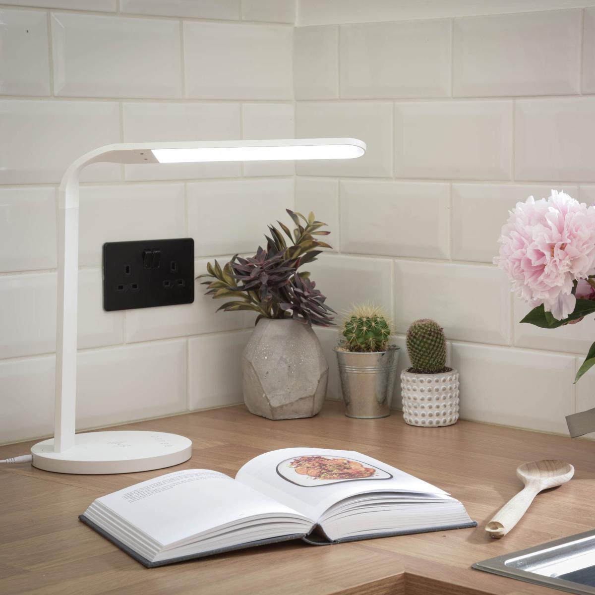 Koble Arc Phone Charging Lamp White – image 4