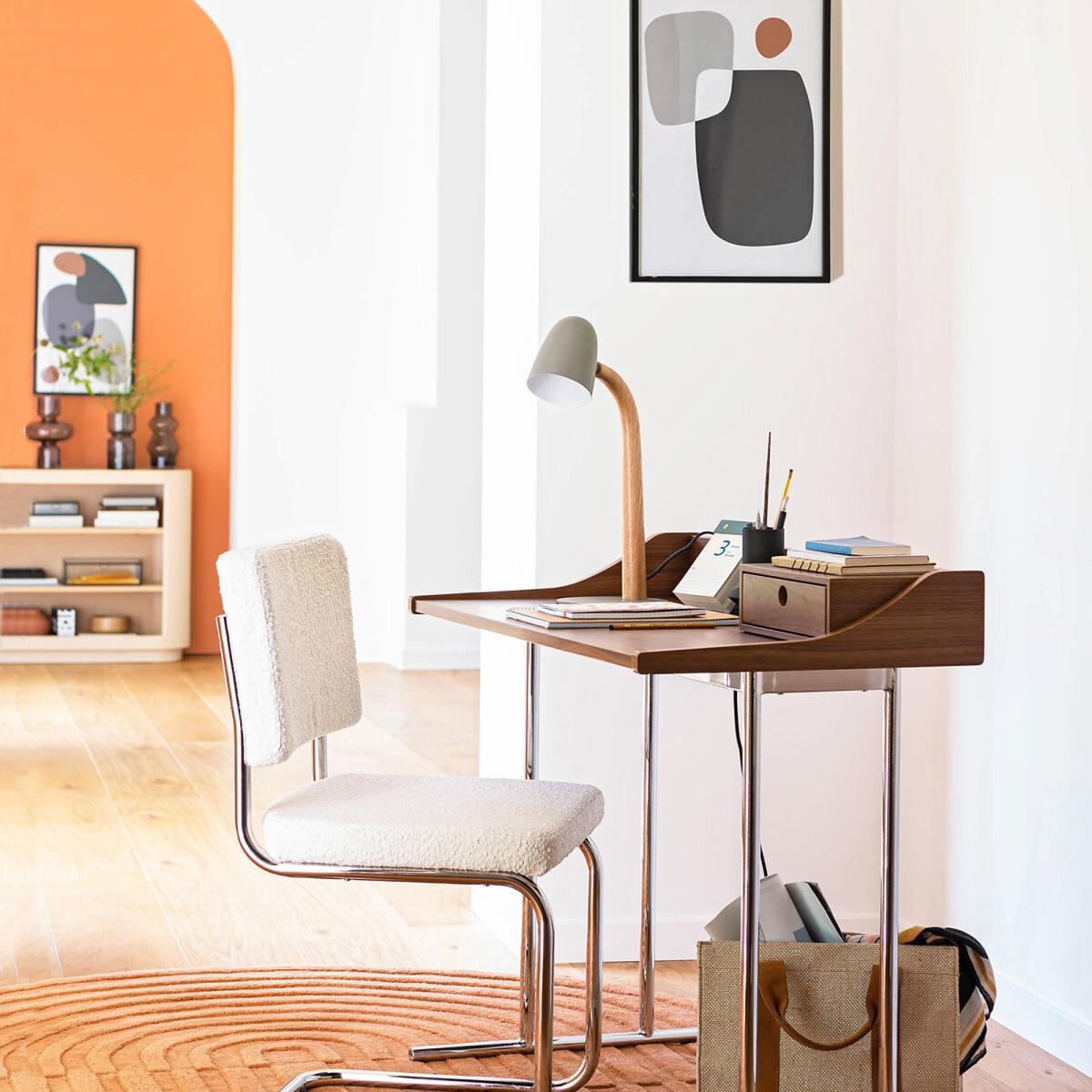 Léona Oak & Metal Table Lamp – image 4