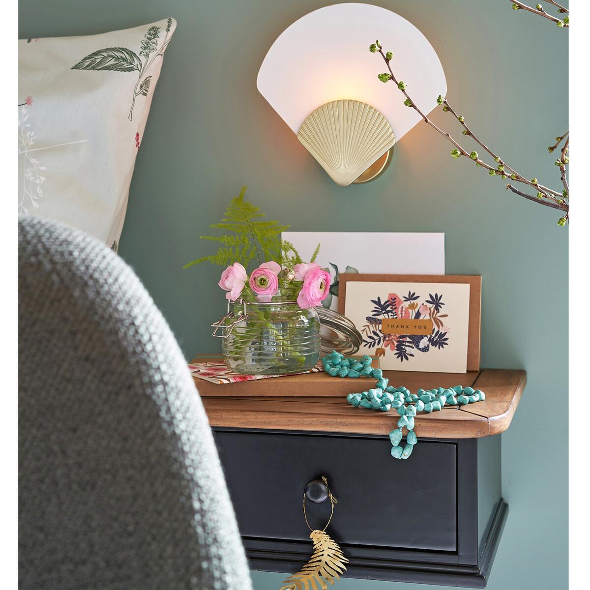 Alcance Brass and Opaline Table Lamp – image 4