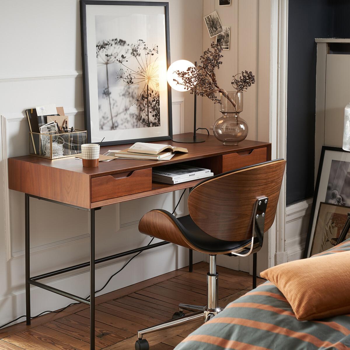 Atea Metal and Opaline Table Lamp – image 4