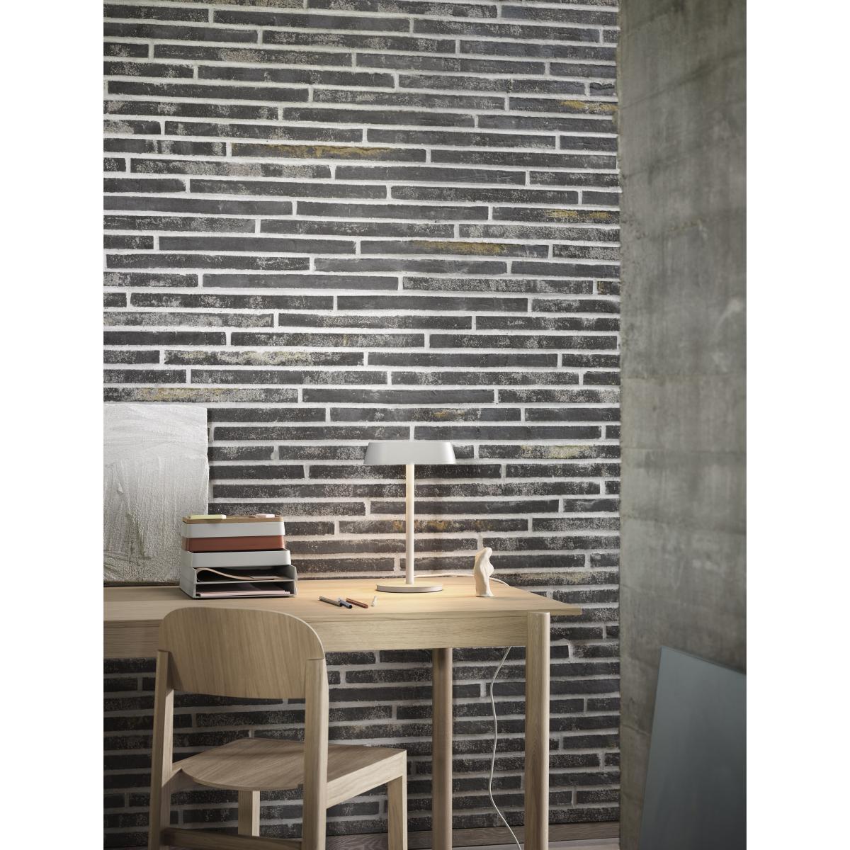 Linear LED Table lamp - / USB-C port by Muuto Black – image 2