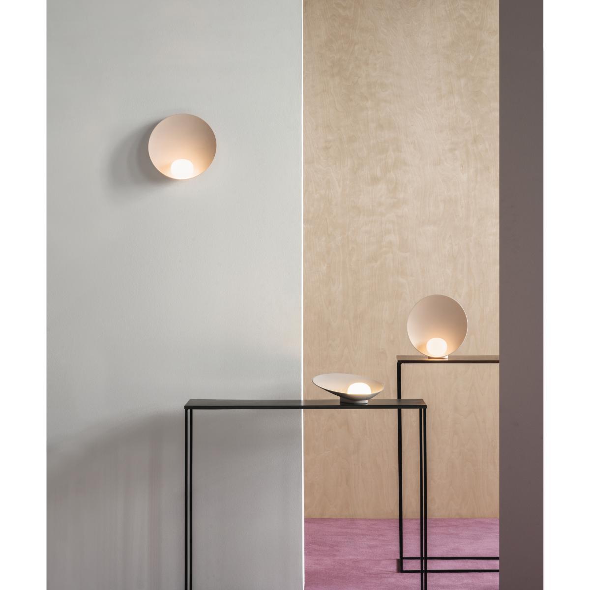 Musa Table lamp - / Version droite - Ø 26 cm by Vibia Pink – image 5