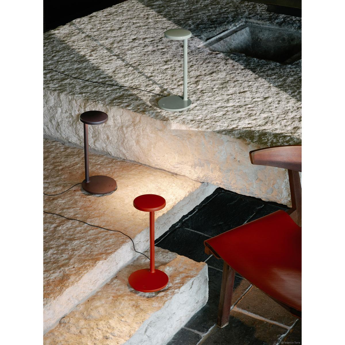 Oblique QI Table lamp - / LED - With USB-C plug and induction charger by Flos Grey – image 2