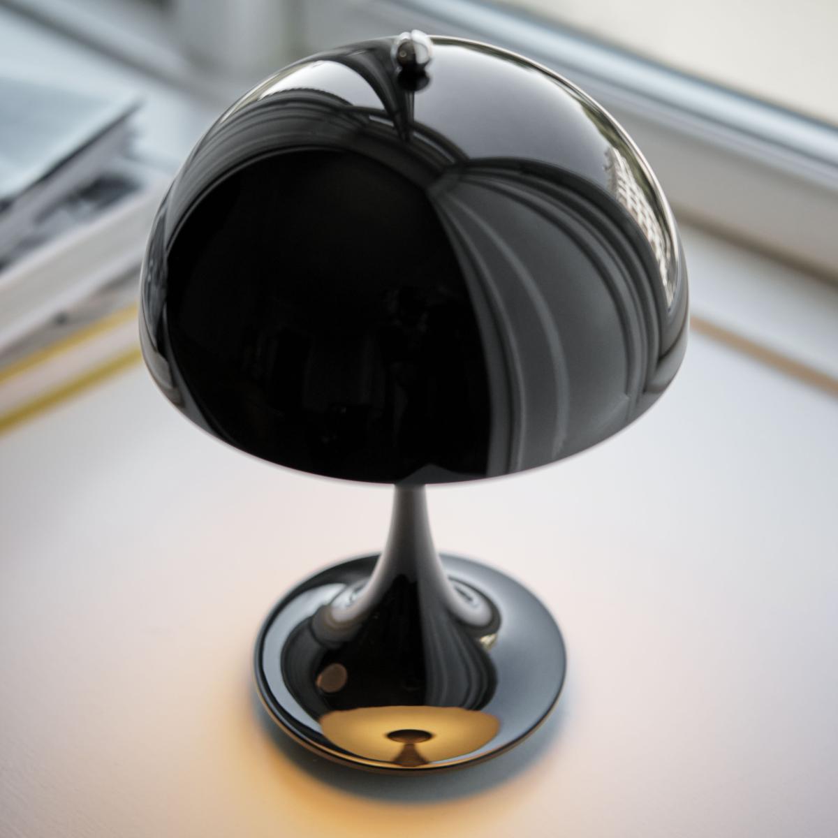 Wireless rechargeable outdoor lamp Panthella Portable V2 LED metal / LED - Metal / H 23 cm - Louis Poulsen – image 2