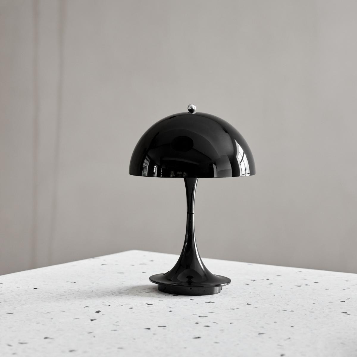 Wireless rechargeable outdoor lamp Panthella Portable V2 LED metal / LED - Metal / H 23 cm - Louis Poulsen – image 3