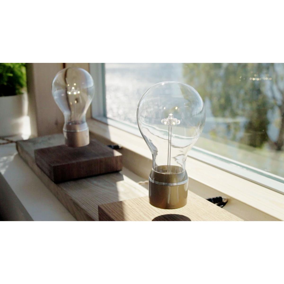 Flyte Manhattan Table lamp - / Levitating bulb by Flyte Silver/Natural wood/Metal – image 5