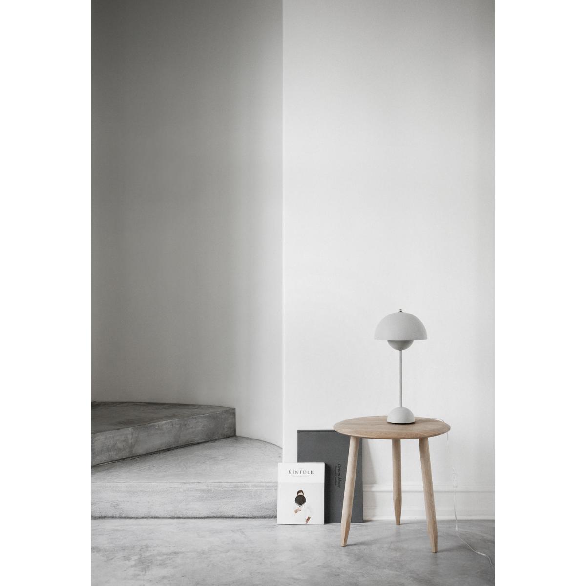 FlowerPot VP3 Table lamp - H 50 cm by &tradition Gold/Metal – image 4