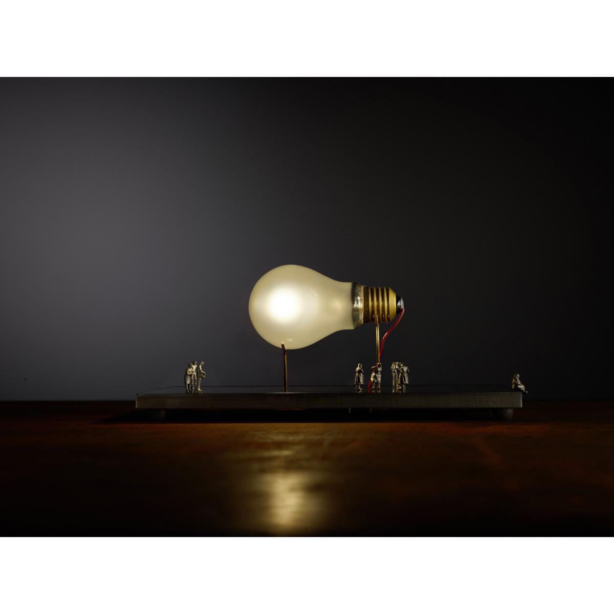 I Ricchi Poveri - Monument for a bulb Table lamp by Ingo Maurer Black – image 2