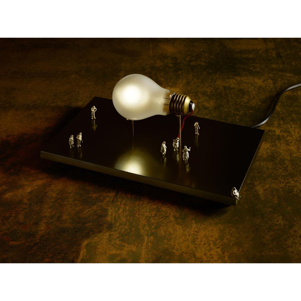 I Ricchi Poveri - Monument for a bulb Table lamp by Ingo Maurer Black – image 3