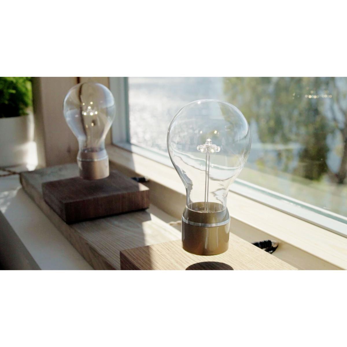 Flyte Buckminster Table lamp - / Levitating bulb by Flyte Copper/Natural wood/Metal – image 4