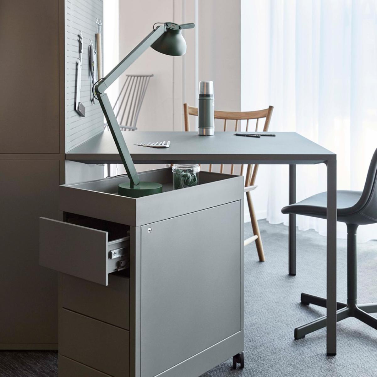 HAY PC Double arm table lamp Ash grey with lamp base – image 4