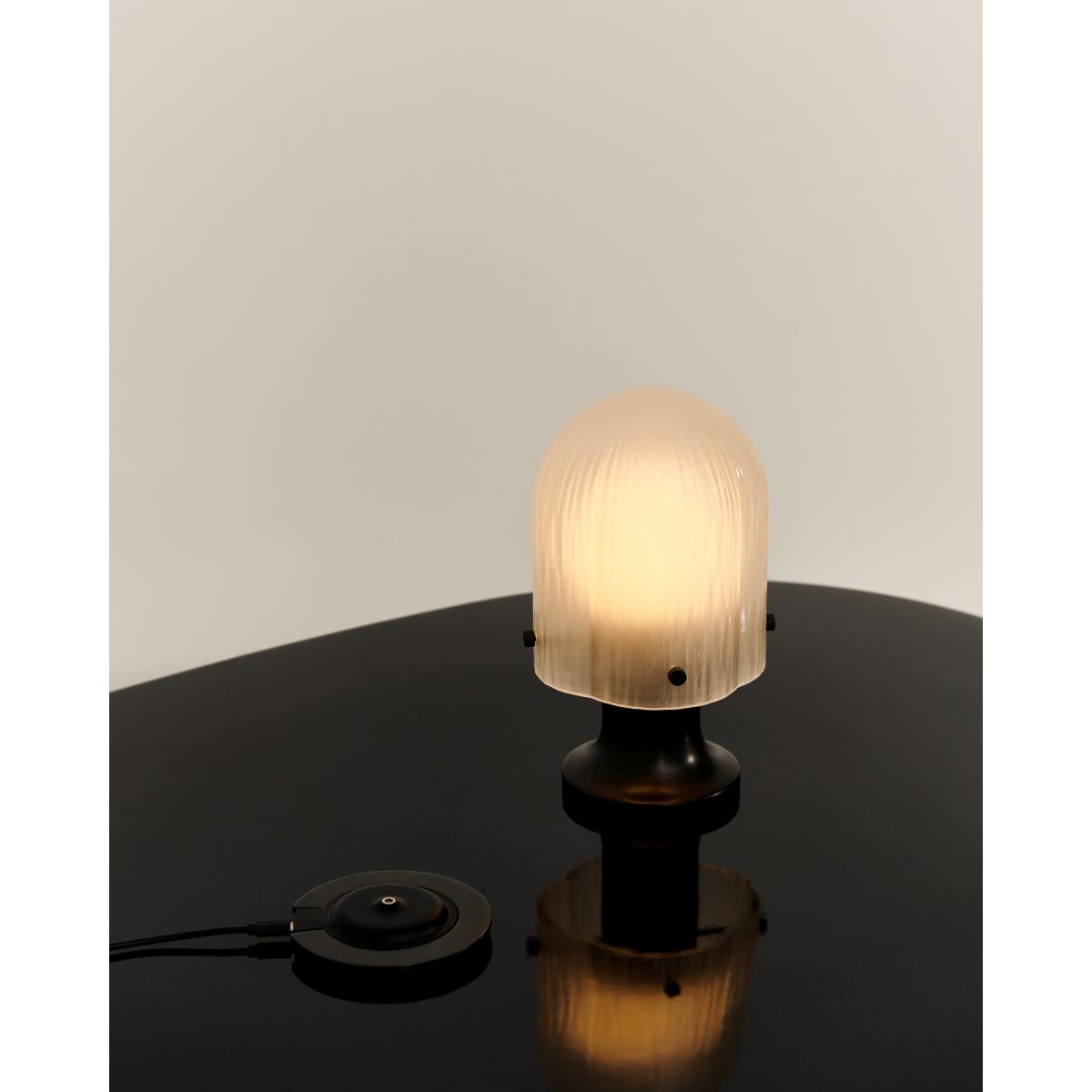 Gubi Seine Portable Lamp table lamp Antique brass-white – image 7