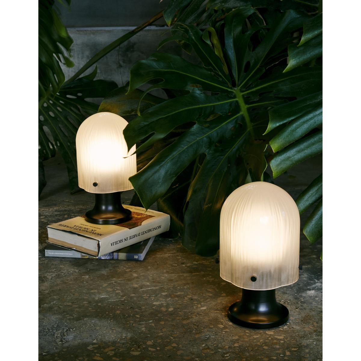 Gubi Seine Portable Lamp table lamp Antique brass-white – image 8