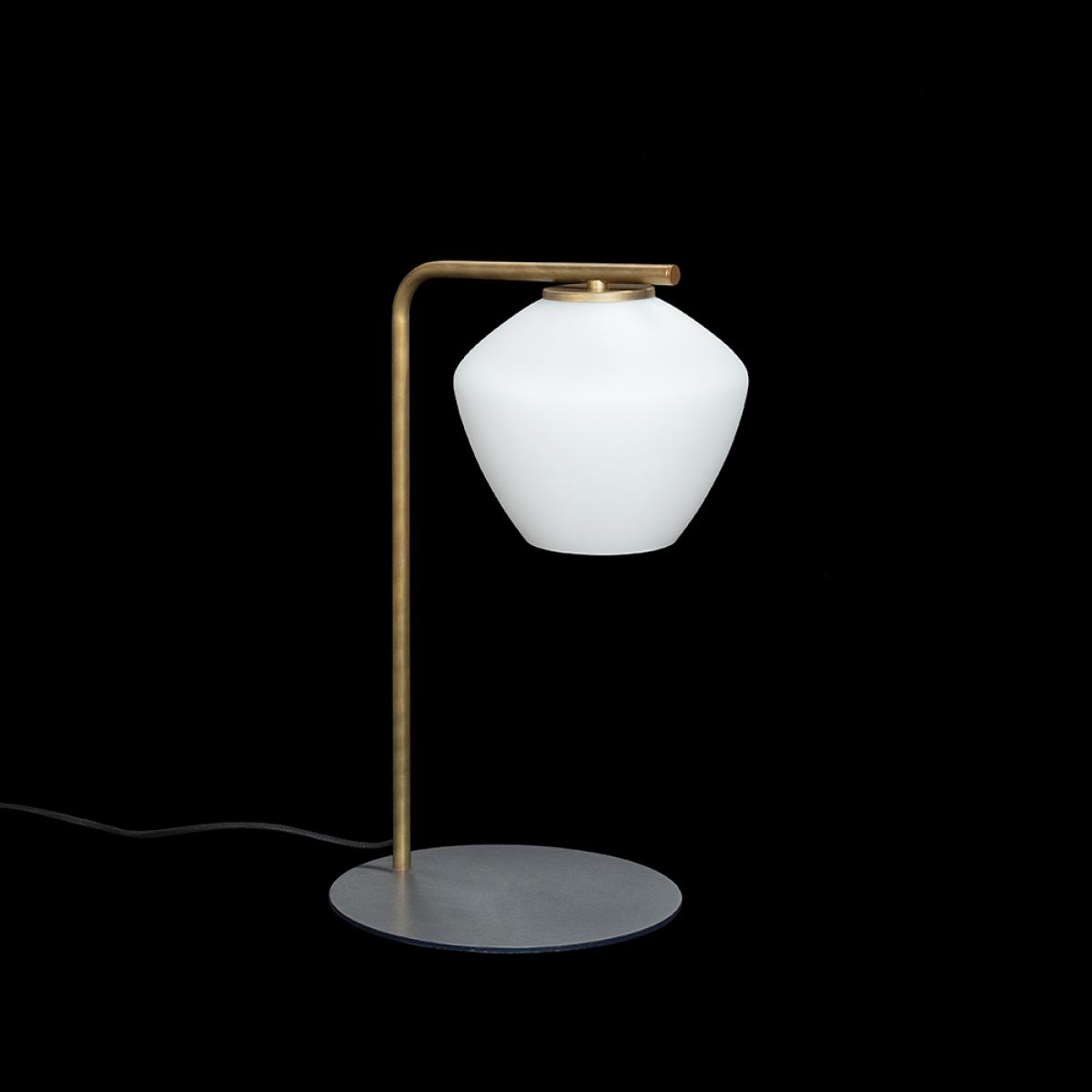 Konsthantverk DK table lamp Raw brass/matte white – image 2