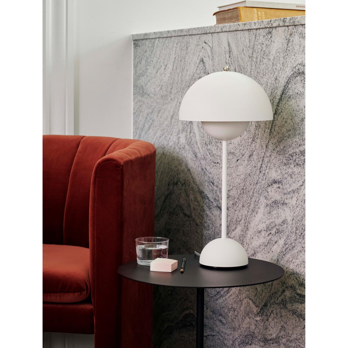 FlowerPot VP3 table lamp matte white – image 4