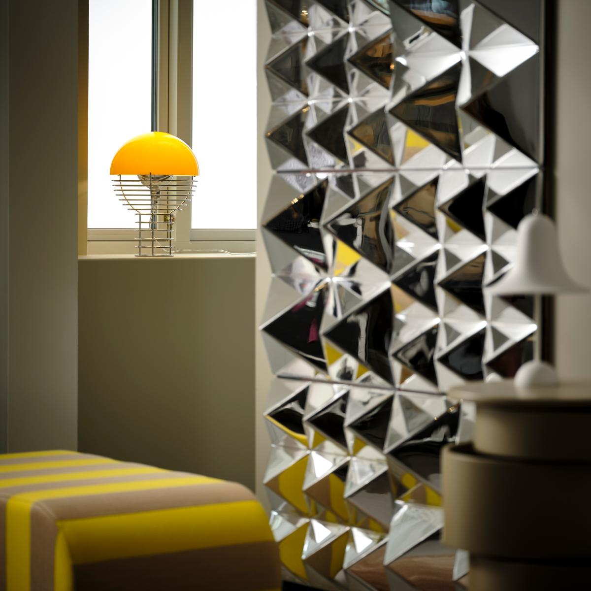 Verpan Wire table lamp Ø30 cm Chrome-yellow – image 4