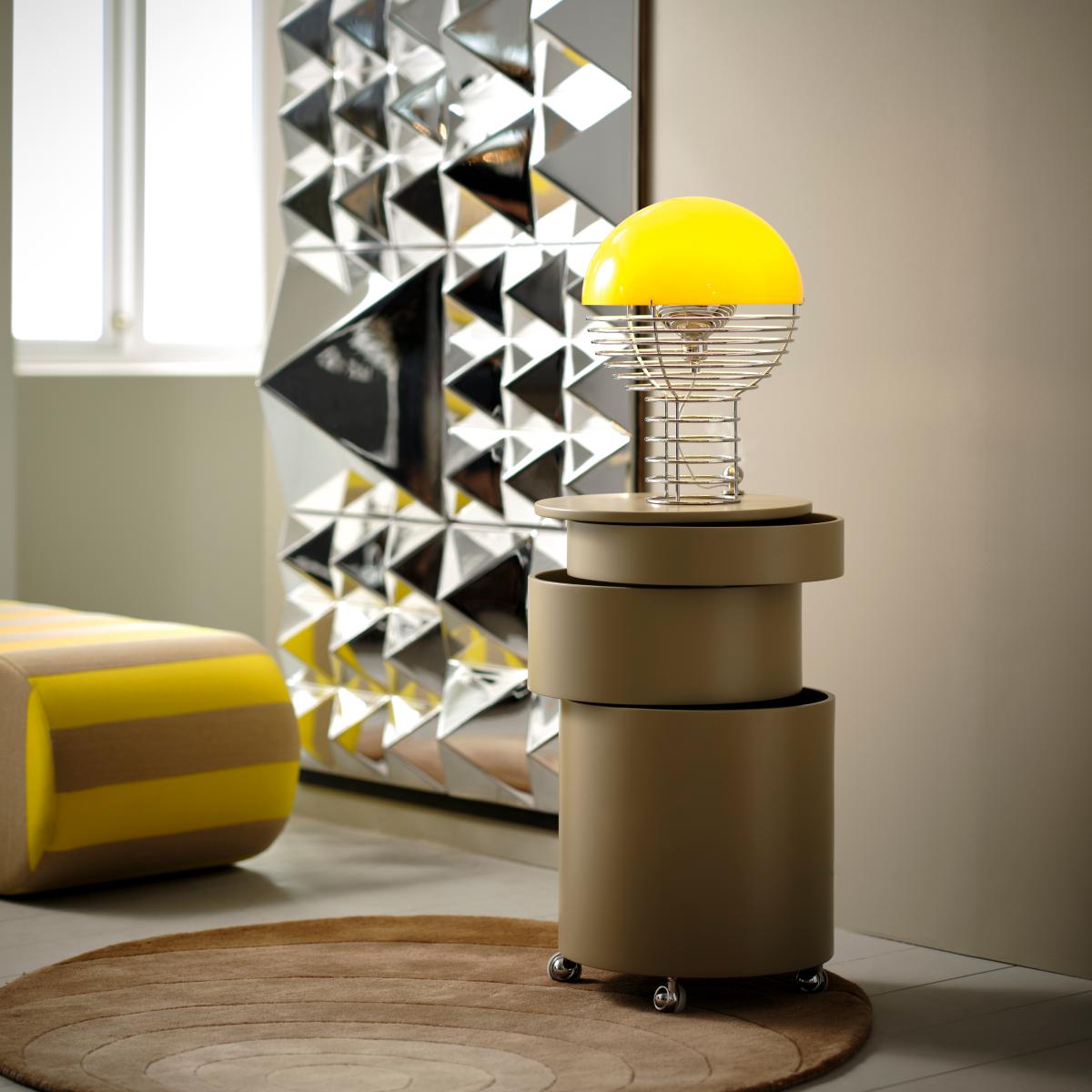 Verpan Wire table lamp Ø30 cm Chrome-yellow – image 5