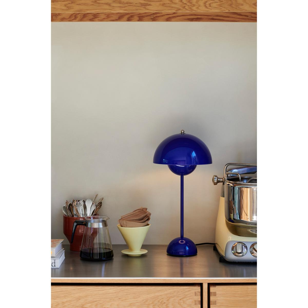 &Tradition FlowerPot VP3 table lamp Cobalt blue – image 3