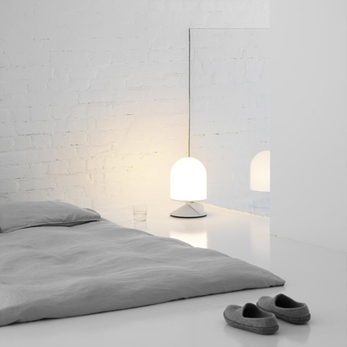 Örsjö Belysning Vinge table lamp Rowanberry opal glass – image 2