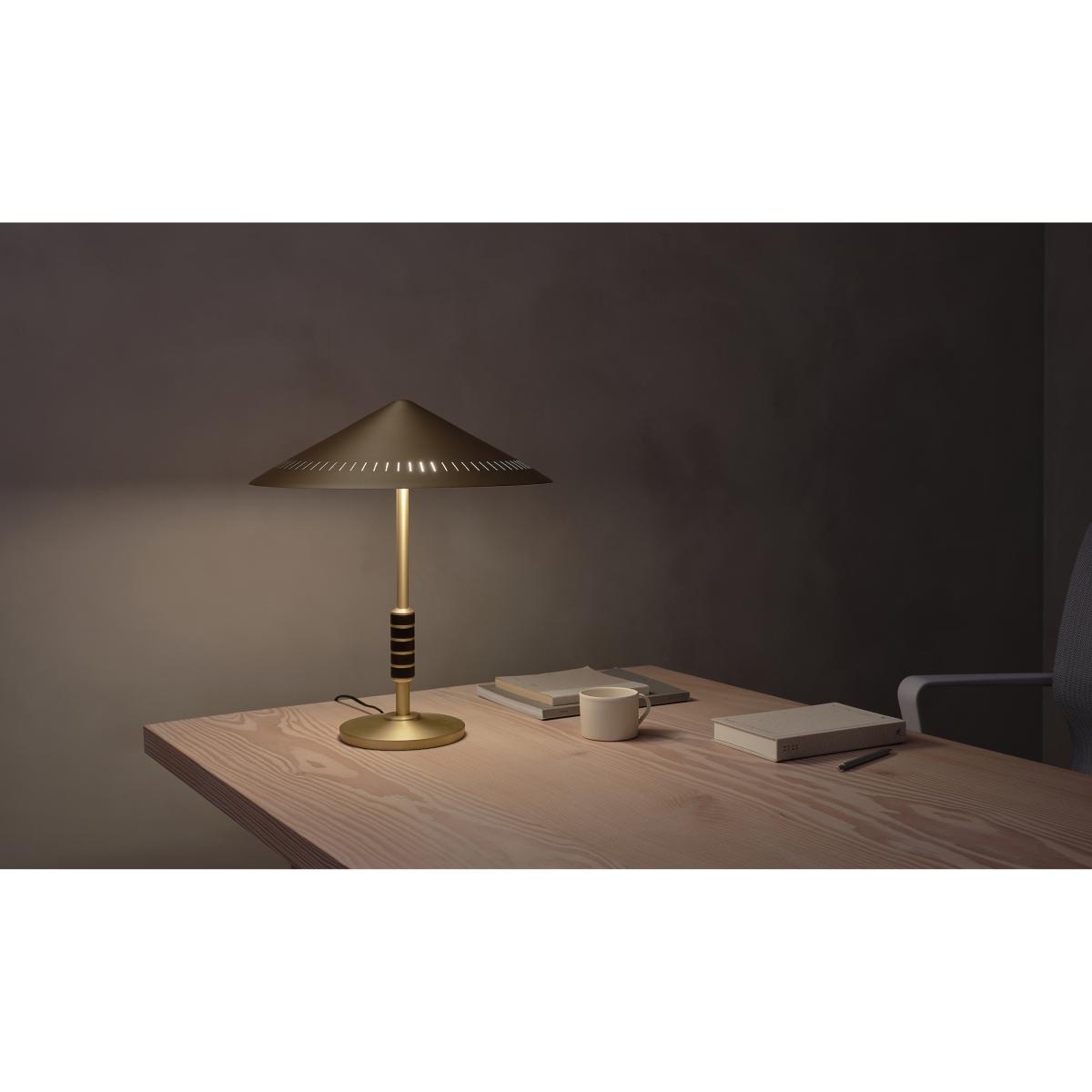 LYFA Governor 405 table lamp Brass-walnut – image 2