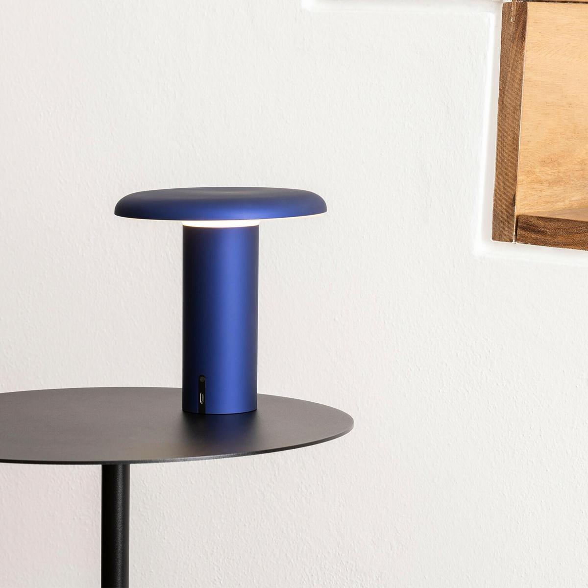 Artemide Takku portable table lamp 19 cm – image 3